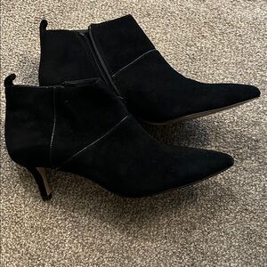 Donald Pilner Suede Black Ankle Boots Sz 8.5 EUC